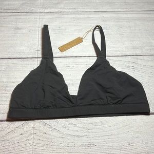 SKIMS FITS EVERYBODY TRIANGLE BRALETTE Onyx  size medium - took tag off